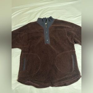 Large women’s Buckle quarter zip up